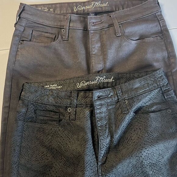 2 Pair- Universal Thread jeans - Picture 1 of 11